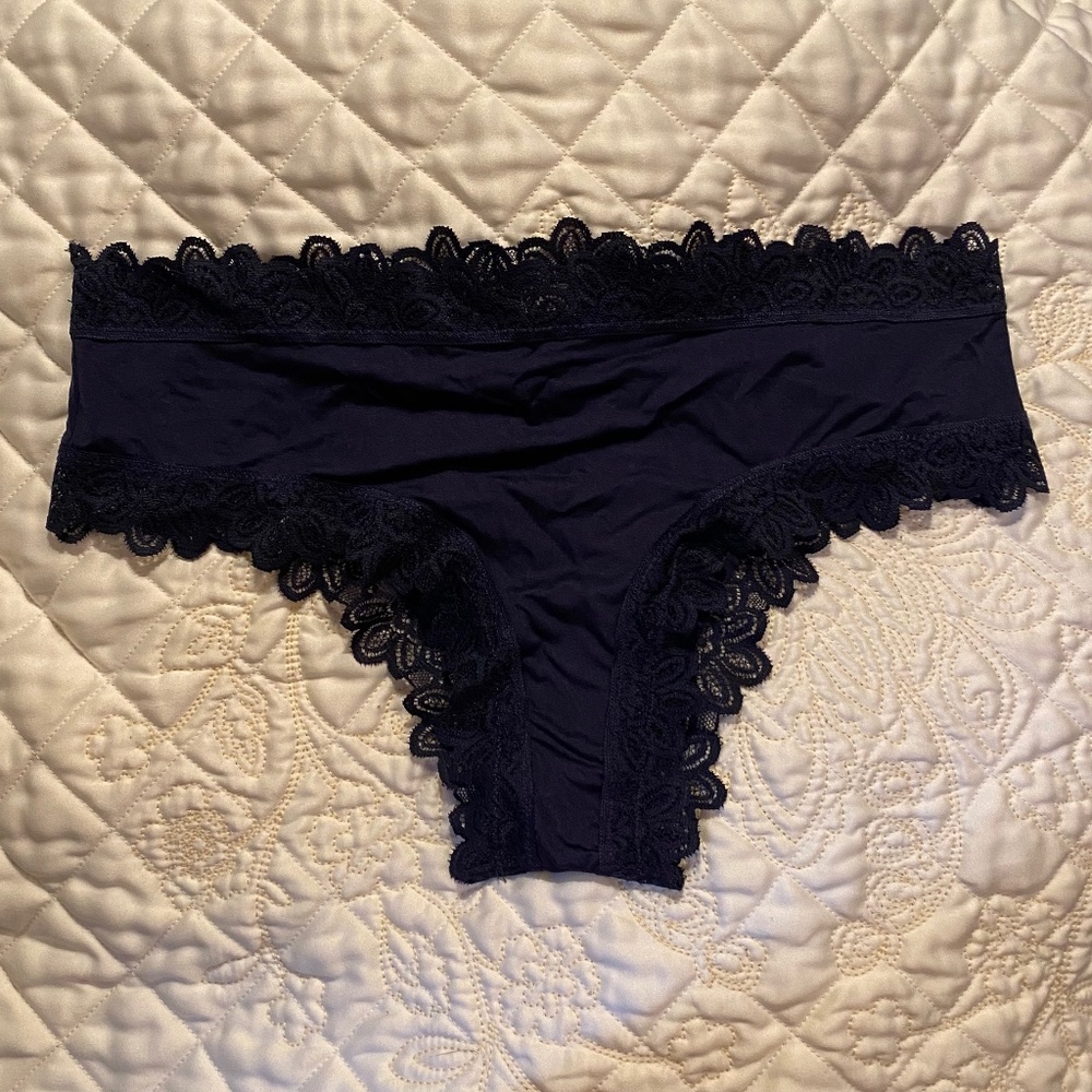 Silky satin navy Aerie M panties with ruched back